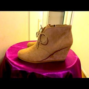 Universal Thread laced ankle boots